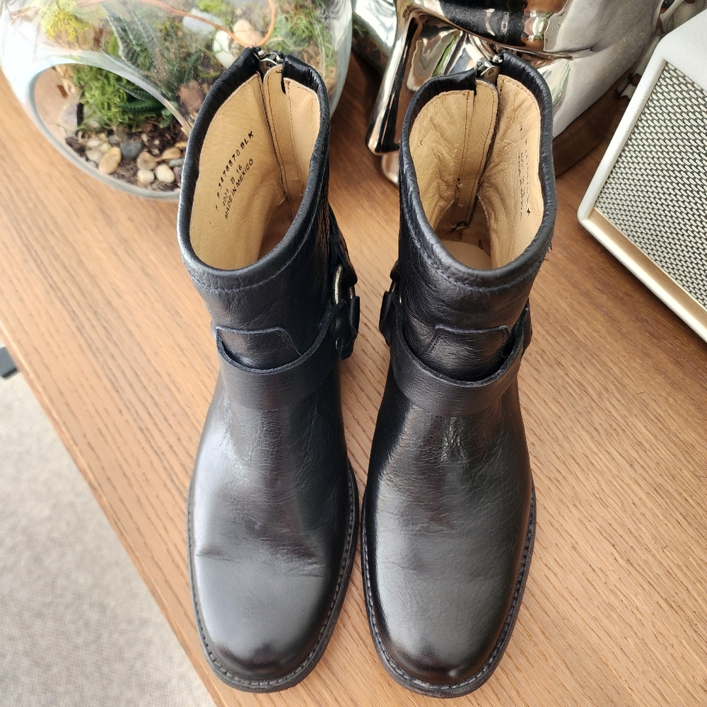 FRYE Phillip Harness Back Zip Abkle Boot - Size 7, Black - Picture 4 of 7